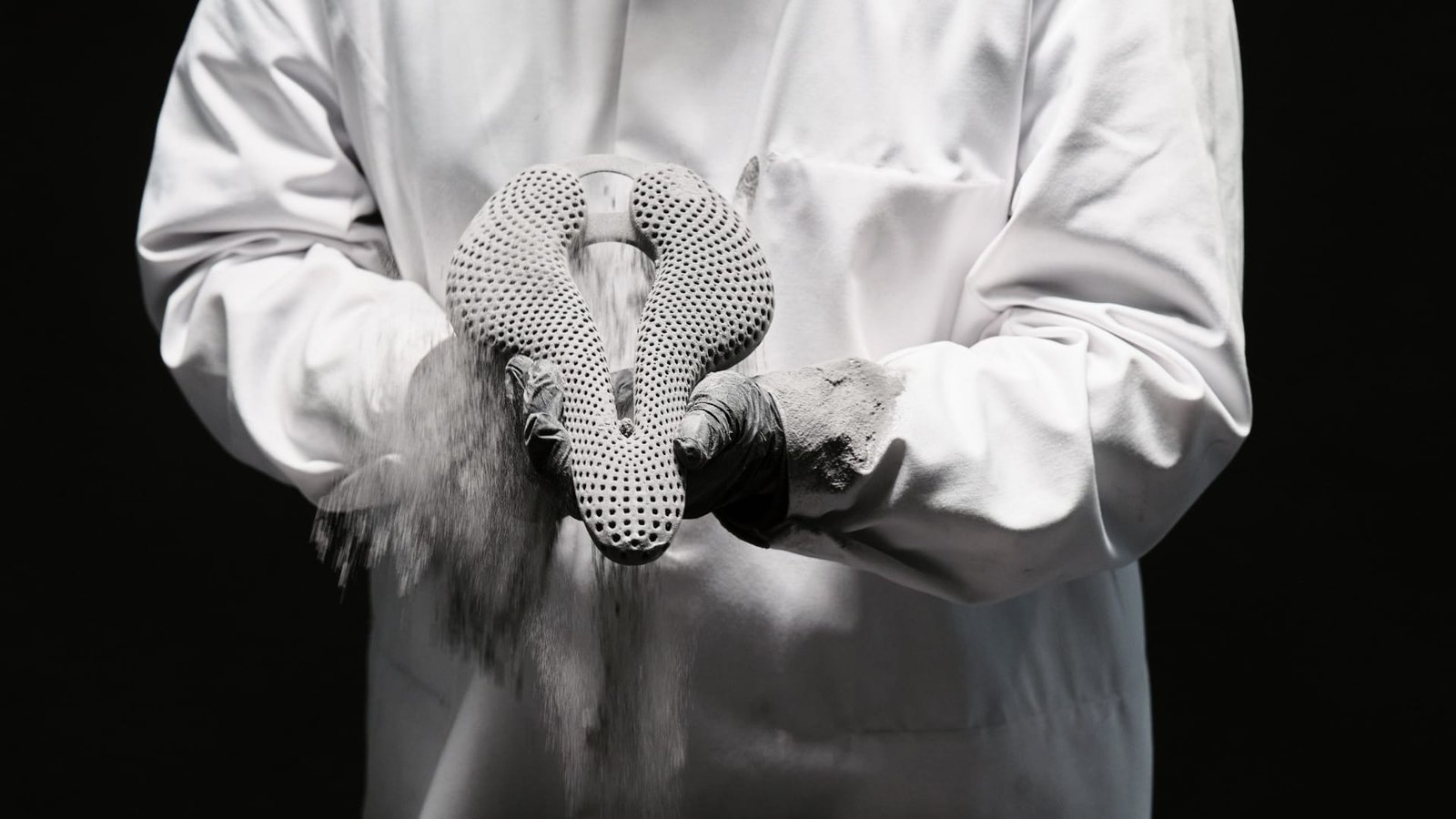 Man holding a mjf tpu 3d printed bike seat